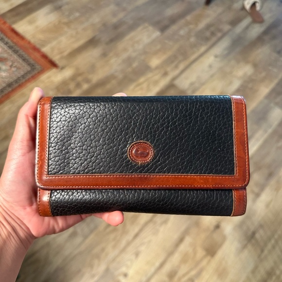 Vintage Dooney & Bourke Walet - Picture 1 of 4